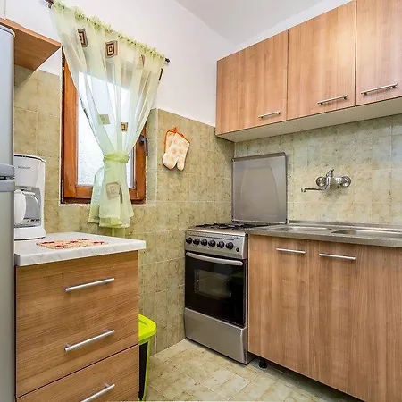 Holiday home Snjezana Stinjan