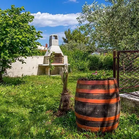 Holiday home Snjezana
