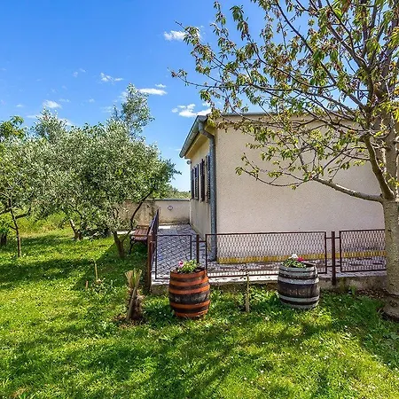 Holiday home Snjezana Stinjan