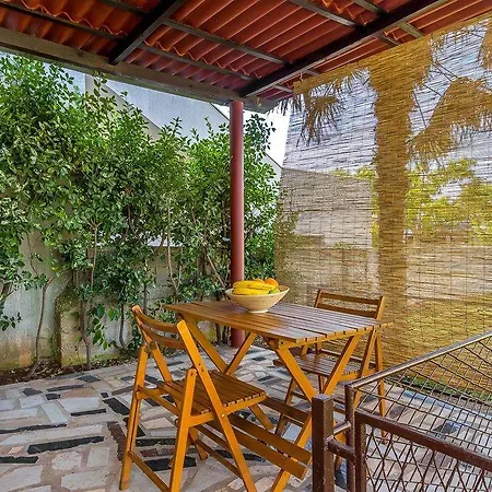 Holiday home Snjezana