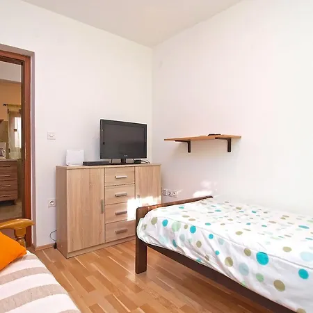 Semesterbostad House Snjezana Štinjan